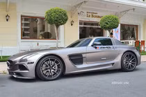 Siêu xe Mercedes-AMG SLS hơn 12 tỷ “thay áo” mới tại Sài Gòn