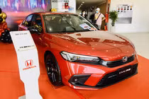 Honda Civic RS bất ngờ giảm giá tới 100 triệu đồng tại đại lý