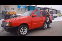 Dân chơi Nga tự chế xe hatchback Fiat Uno 8 bánh