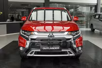Mitsubishi Outlander đang "xả hàng" giảm tới gần 100 triệu đồng
