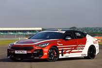 Kia Stinger hồi sinh xe đua khủng... sau khi "thoát chết"