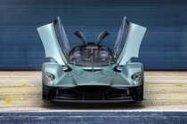 Aston Martin Valkyrie Spider mui trần hơn 78 tỷ đồng đã có chủ 