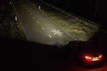 Đèn pha Ford có thể hiển thị thông tin giao thông lên mặt đường