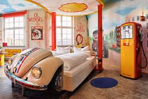 V8 Hotel - khách sạn với giường ngủ ôtô, xe máy độc nhất thế giới