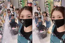 Phát sốt 5 chị em đẹp như vẽ, nhìn sang người mẹ còn choáng hơn