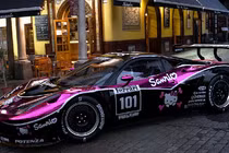 Siêu xe Ferrari 458 Italia “gây cười” với phiên bản Hello Kitty