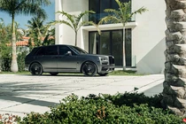 SUV siêu sang Rolls-Royce Cullinan độ màu xám mờ gây tranh cãi 