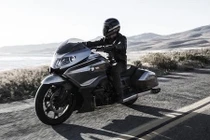 BMW gây bất ngờ với “siêu môtô” đường trường Concept 101 