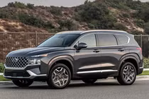 Hyundai triệu hồi 226.118 xe SantaFe và Elantral lỗi camera lùi