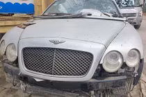 Xe siêu sang Bentley Continental vỡ nát “bỏ xó” ở Hà Nội 