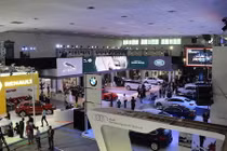 Hàng loạt xế sang xuất hiện triển lãm ôtô Quốc tế VN