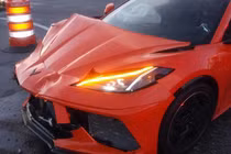 Siêu xe Chevrolet Corvette C8 mới "nát đầu" sau 1 ngày lăn bánh