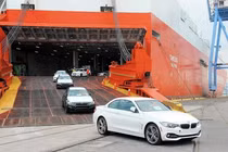 Người Việt chi gần 4 tỷ USD mua xe ôtô nhập khẩu trong năm 2022