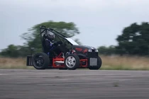 Mowabusa - máy cắt cỏ chạy nhanh nhất thế giới tốc độ 230 km/h