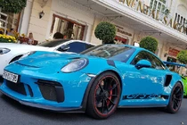 Porsche 911 GT3 RS đọ dáng Lamborghini Huracan ở Sài Gòn