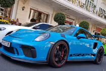 Porsche 911 GT3 RS đọ dáng Lamborghini Huracan ở Sài Gòn