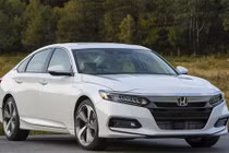 Honda Accord 2018 giá 535 triệu “đấu” Toyota Camry