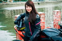 Ngắm nữ biker Việt “thuần phục quái vật" Kawasaki Z800
