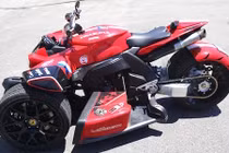 Siêu phẩm 3 bánh tiền tỷ “độc nhất vô nhị” tại Việt Nam