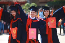 Từ 1/7, sinh viên tốt nghiệp loại xuất sắc có thể được xét tuyển vào viên chức