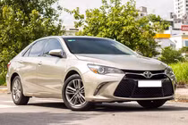 Toyota Camry nhập Mỹ dùng chán, bán đắt hơn Camry 2020 đập hộp