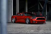 Ngắm xe cơ bắp Ford Mustang mui trần độ “siêu ngầu” 