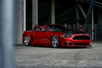 Ngắm xe cơ bắp Ford Mustang mui trần độ “siêu ngầu” 