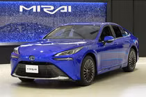 Toyota Mirai 2024 chạy điện hydro từ 1,26 tỷ đồng có gì mới?