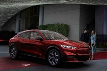 Xe điện Ford Mustang Mach-E chạy được 482km/1 lần sạc 