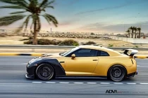 Dân chơi Bahrain “độ hết bài” Nissan GT-R vàng carbon