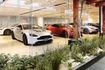 Cận cảnh đại lý siêu xe Aston Martin lớn nhất Thế giới 