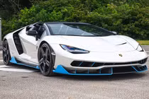 Lamborghini Centenario Roadster hơn 50 tỷ chờ đại gia "hỏi cưới"