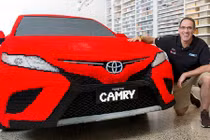  Xe Toyota Camry nặng 2 tấn làm từ 500.000 viên Lego 