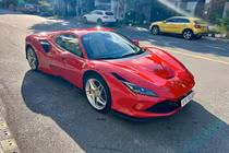 Ferrari F8 Spider chạy 7.000km lên sàn xe cũ, lỗ nhẹ hơn 4 tỷ đồng