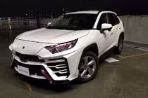 Toyota RAV4 "nhái" Lamborghini Urus hết 50 triệu đồng ở Nhật Bản