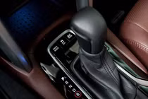 Số B trên xe ôtô hybrid là gì và có tác dụng như thế nào?