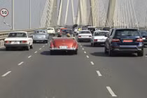 Loạt xe thể thao Mercedes quần tụ dày đặc Mumbai