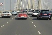 Loạt xe thể thao Mercedes quần tụ dày đặc Mumbai