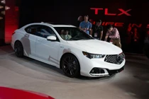 Sedan Acura TLX-L mới lộ ảnh nóng trước giờ G