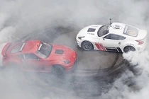Nissan 370Z drift "đỉnh cao" trong trung tâm thương mại 