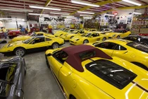 Đôi vợ chồng già và bộ sưu tập siêu xe Ferrari triệu đô