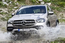 Mercedes-Benz triệu hồi hơn 300.000 xe SUV nguy cơ nước vào động cơ
