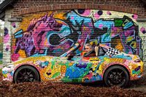 Mazda MX-5 Miata Kabuki Town mất hơn 510 giờ cho dàn áo độc