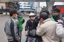 Theo chân 'thợ đụng' ngày giáp Tết