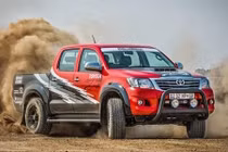 Xe bán tải “sói đội lốt cừu” Toyota Hilux Racing Experience