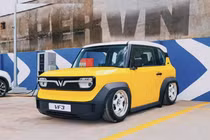 Tậu xe VinFast VF3 cho vợ đi chợ, chồng độ tới 4 mâm "khủng"