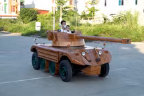 Thợ mộc Việt tự “chế” xe tăng EBR 105 từ ôtô Mitsubishi cũ
