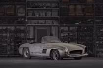 "Đống sắt vụn" Mercedes-Benz 300 SL Roadster có giá 24,3 tỷ đồng