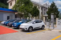 VinFast mở rộng mạng lưới trạm sạc nhanh ôtô điện cỡ nào?