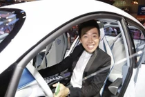 Trấn Thành lái Mercedes-Benz 4 tỷ đưa Hari Won "về dinh"